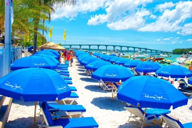 Clearwater Beach Umbrella Rentals: Your Ultimate Guide